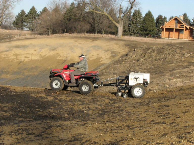 Compact no-till seed drill for small acreage planting a narrow area